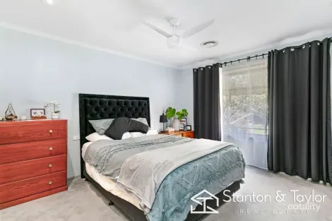 Property photo of 8 Budge Close Glenmore Park NSW 2745