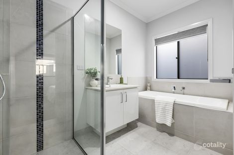 Property photo of 8 Diversity Road Clyde North VIC 3978