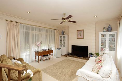 Property photo of 10 Diamond Avenue Glen Waverley VIC 3150