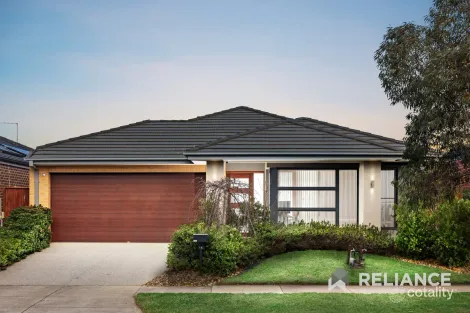 Property photo of 16 Hazelnut Road Manor Lakes VIC 3024