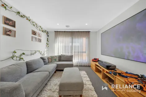 Property photo of 16 Hazelnut Road Manor Lakes VIC 3024