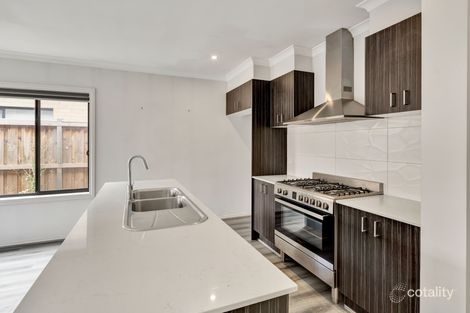 Property photo of 33 Winscombe Road Werribee VIC 3030