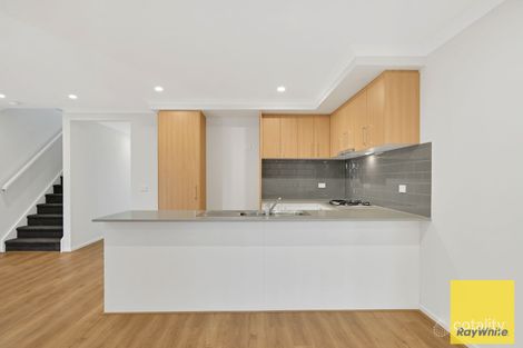 Property photo of 8 Bunch Walk Truganina VIC 3029