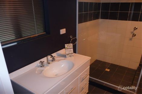 13 Ninth Rd, York, WA 6302