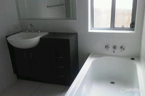 102 Lakes Entrance Dr, Springfield Lakes, QLD 4300