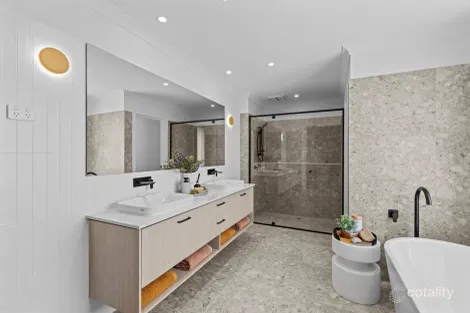 Property photo of 27 Rosehill Boulevard Mickleham VIC 3064