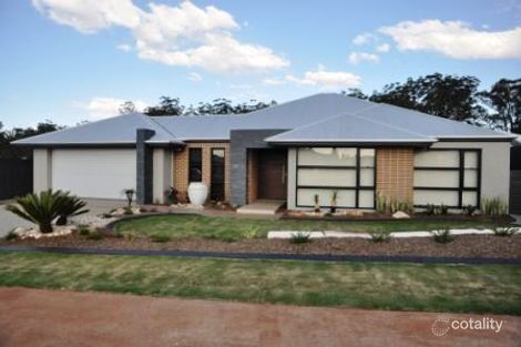 Property photo of 10 Brimblecombe Drive Middle Ridge QLD 4350