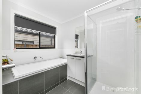 Property photo of 11 Augus Drive Thornhill Park VIC 3335