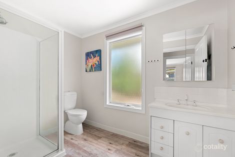 Property photo of 5 Fourth Avenue Rowville VIC 3178