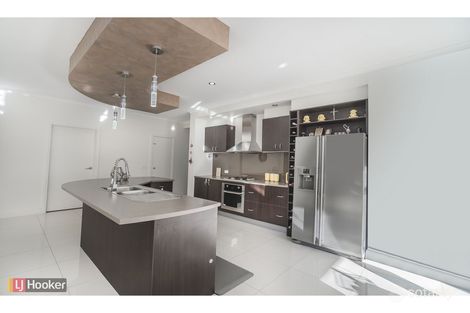 Property photo of 14 Beechville Place Craigieburn VIC 3064