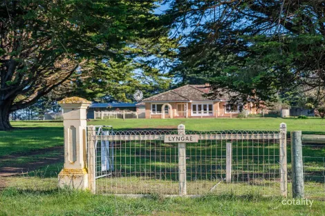 102 Andrews Rd, Knebsworth, VIC 3286