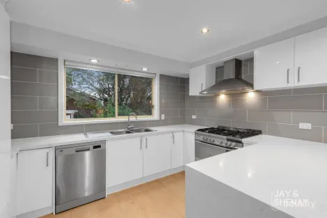 Property photo of 14 Pridham Court Endeavour Hills VIC 3802
