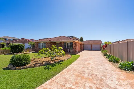 32 Pacific Pde, Tuncurry, NSW 2428