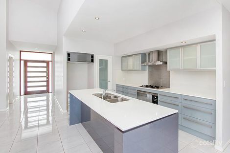 Property photo of 28 Fossilbrook Bend Trinity Park QLD 4879
