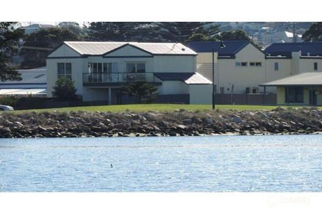613 Esplanade, Lakes Entrance, VIC 3909
