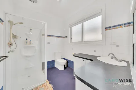 Property photo of 6 Mitta Place Taylors Hill VIC 3037