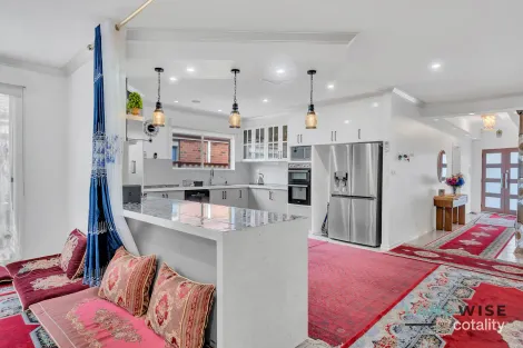 Property photo of 6 Mitta Place Taylors Hill VIC 3037