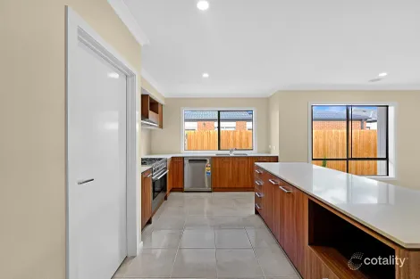 Property photo of 12 Singleton Circuit Armstrong Creek VIC 3217