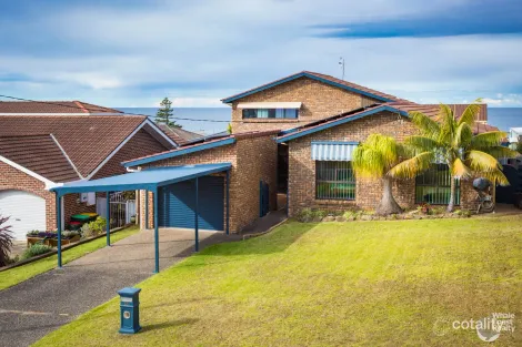 Property photo of 28 Hillside Crescent Kianga NSW 2546