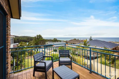 Property photo of 28 Hillside Crescent Kianga NSW 2546