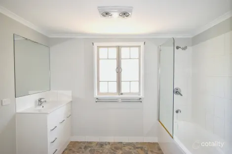 Property photo of 233 Auckland Street South Gladstone QLD 4680
