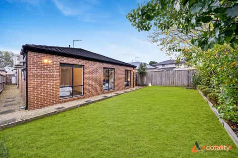 Property photo of 5 Statham View Cranbourne West VIC 3977