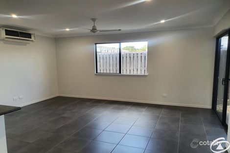 Property photo of 18 Edge Court Manoora QLD 4870