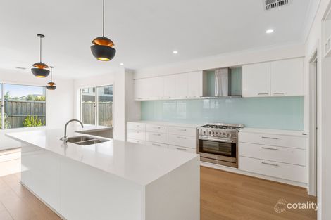 Property photo of 2 Barlow Lane Cranbourne South VIC 3977