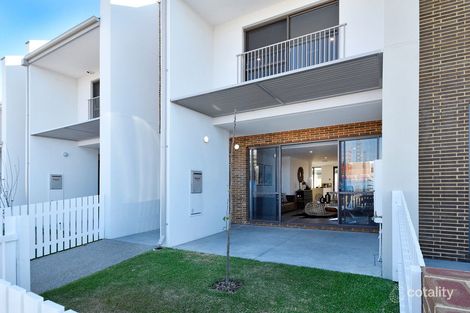 Property photo of 94 Sunstone Boulevard Treeby WA 6164
