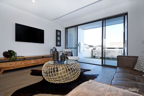Property photo of 94 Sunstone Boulevard Treeby WA 6164