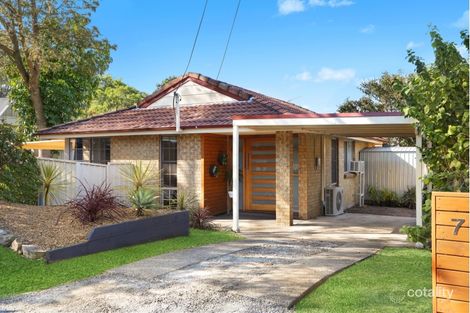 Property photo of 7 Hillside Drive Berkeley Vale NSW 2261