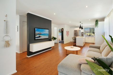 Property photo of 7 Hillside Drive Berkeley Vale NSW 2261