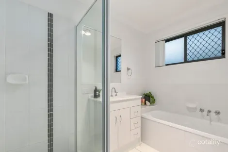 Property photo of 34 Wirra Circuit Wynnum West QLD 4178