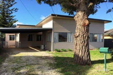 9 Graylea Ave, Herne Hill, VIC 3218