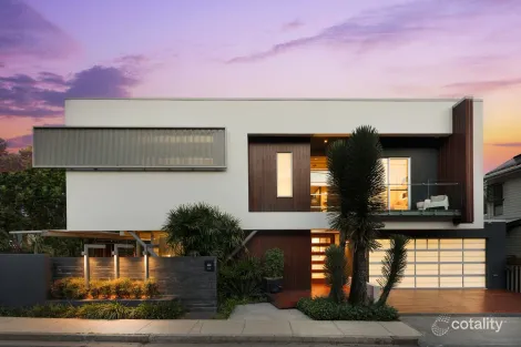 32 Raven St, St Lucia, QLD 4067