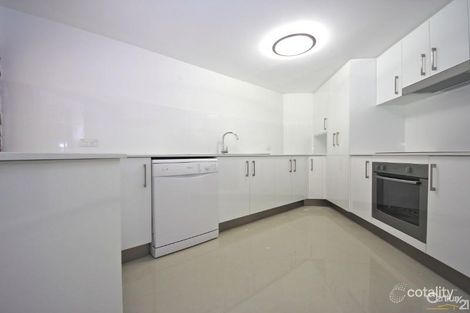 Property photo of 11 Hooker Boulevard Broadbeach Waters QLD 4218