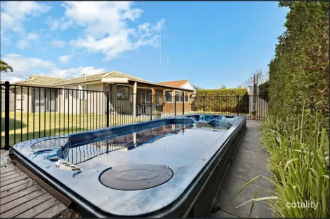5 CHAUCER AVE, FRANKSTON, VIC 3199