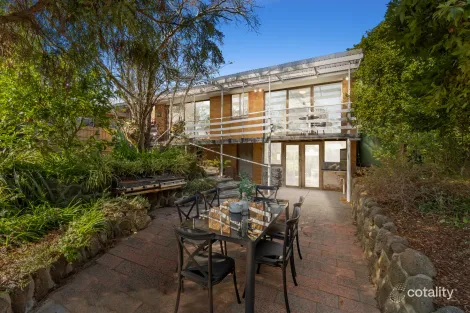 Property photo of 31 Lynden Grove Mount Waverley VIC 3149