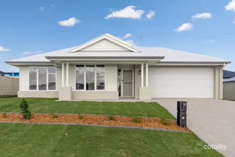 12 Hopbush St, Nikenbah, QLD 4655