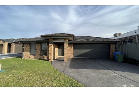 Property photo of 10 Tankard Drive Cranbourne East VIC 3977