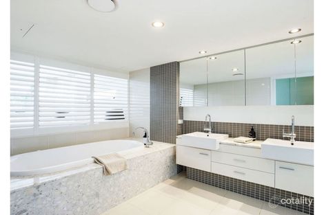 Property photo of 23/120 Surf Parade Broadbeach QLD 4218