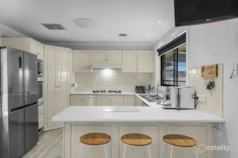 Property photo of 17 Karinya Close Werribee VIC 3030