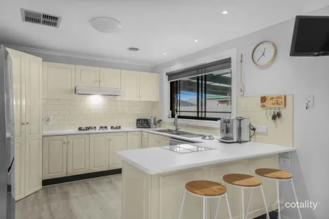 Property photo of 17 Karinya Close Werribee VIC 3030