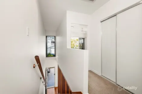 Property photo of 1/15 Brinawa Street Camp Hill QLD 4152