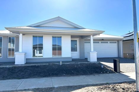 7 Castlecove St, Clyde North, VIC 3978