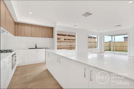 Property photo of 46 Grovedon Circuit Donnybrook VIC 3064