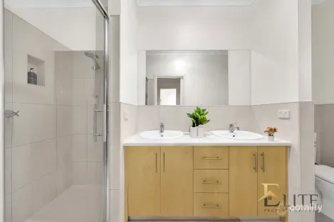 Property photo of 32 Middlesborough Drive Craigieburn VIC 3064