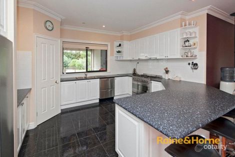 Property photo of 5 Delhuntly Rise Narre Warren South VIC 3805