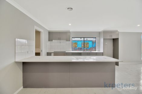 Property photo of 8 Geranium Rise Bunyip VIC 3815