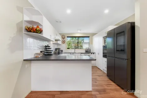 Property photo of 15 Adrian Drive Pakenham VIC 3810